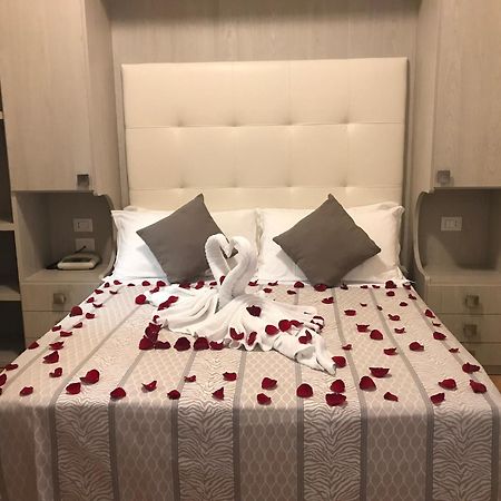 Hotel Jumbo リミニ エクステリア 写真