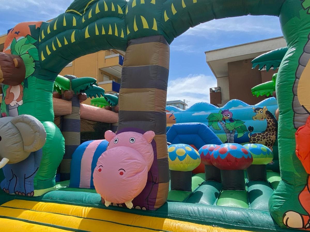 Hotel Jumbo リミニ エクステリア 写真