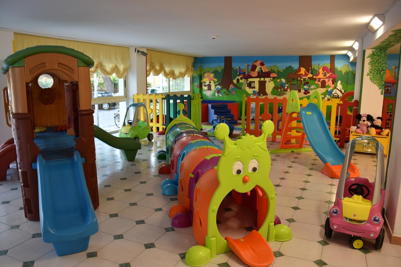 Hotel Jumbo リミニ エクステリア 写真